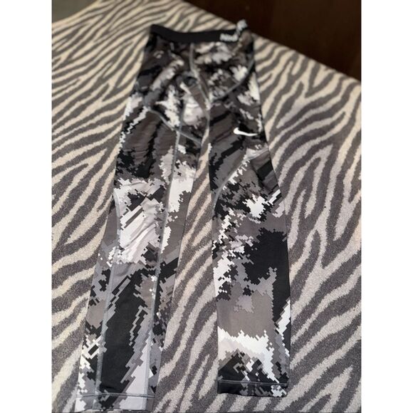 Nike pro Hyperwarm compression leggings size small - Picture 3 of 3